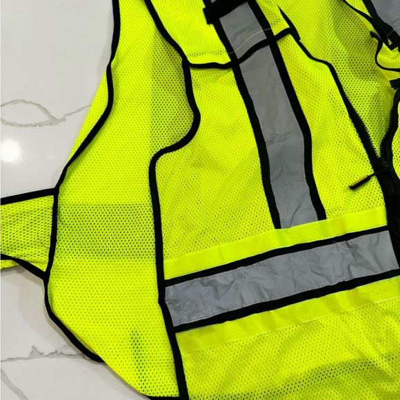 EUC Dewalt High-Vis Safety Vest #OSHA Class R Type 2 - Picture 2 of 10